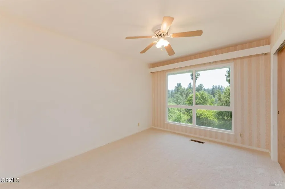925 Knob Hill Road Ukiah, CA 95482