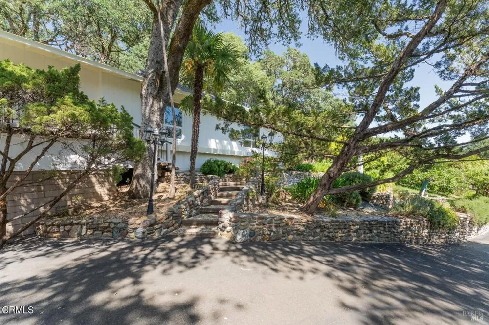 925 Knob Hill Road Ukiah, CA 95482