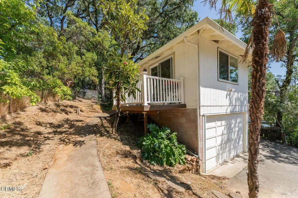 925 Knob Hill Road Ukiah, CA 95482