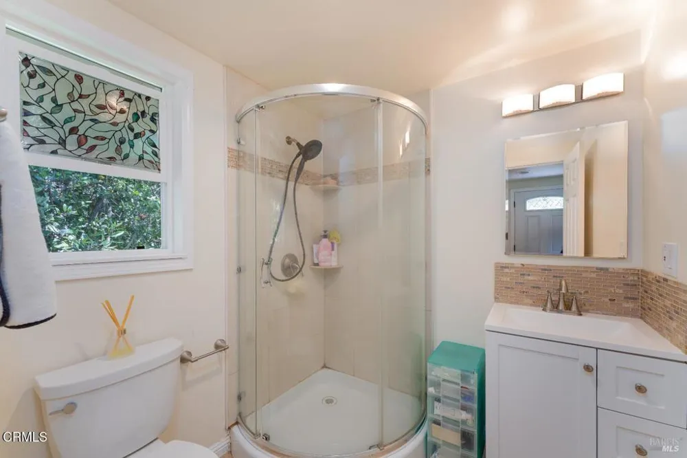 925 Knob Hill Road Ukiah, CA 95482