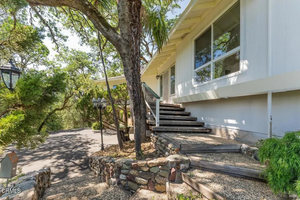 925 Knob Hill Road Ukiah, CA 95482