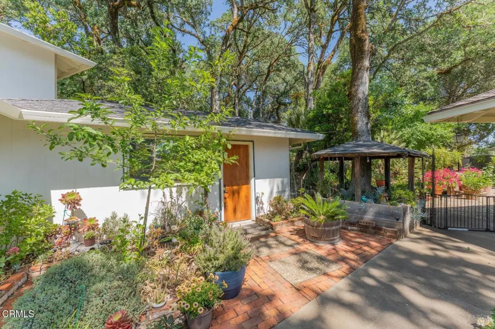 925 Knob Hill Road Ukiah, CA 95482