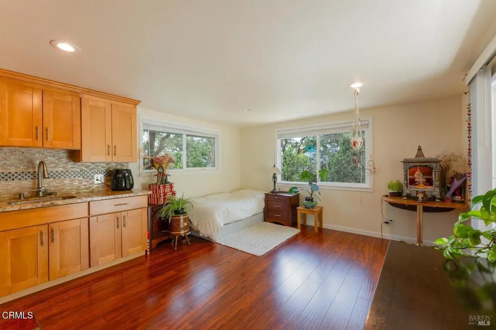 925 Knob Hill Road Ukiah, CA 95482