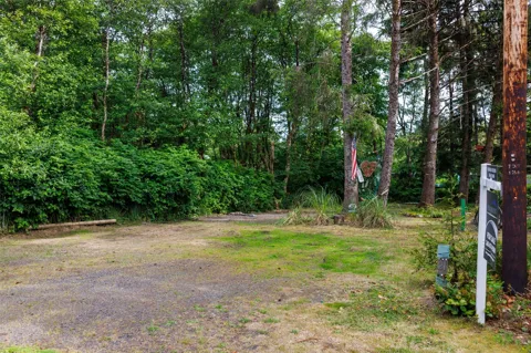 21 Lakeside Drive