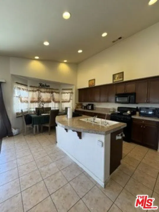14224 Savanna Street Adelanto, CA 92301