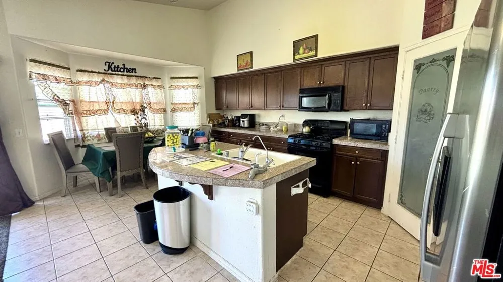 14224 Savanna Street Adelanto, CA 92301