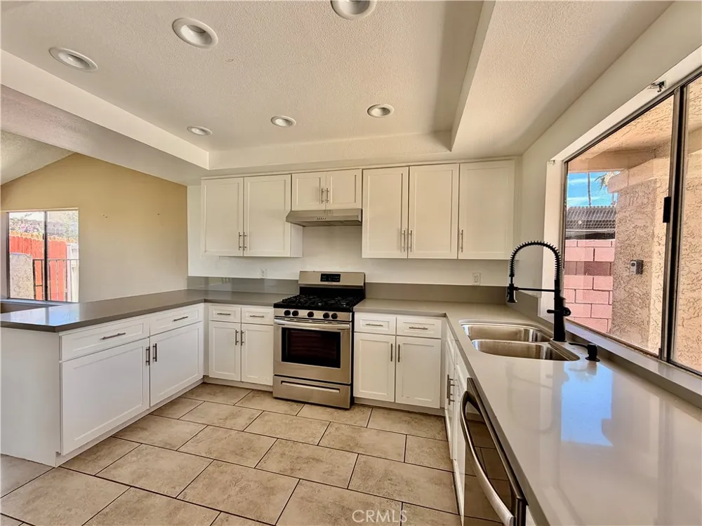 76946 Kentucky Palm Desert, CA 92211
