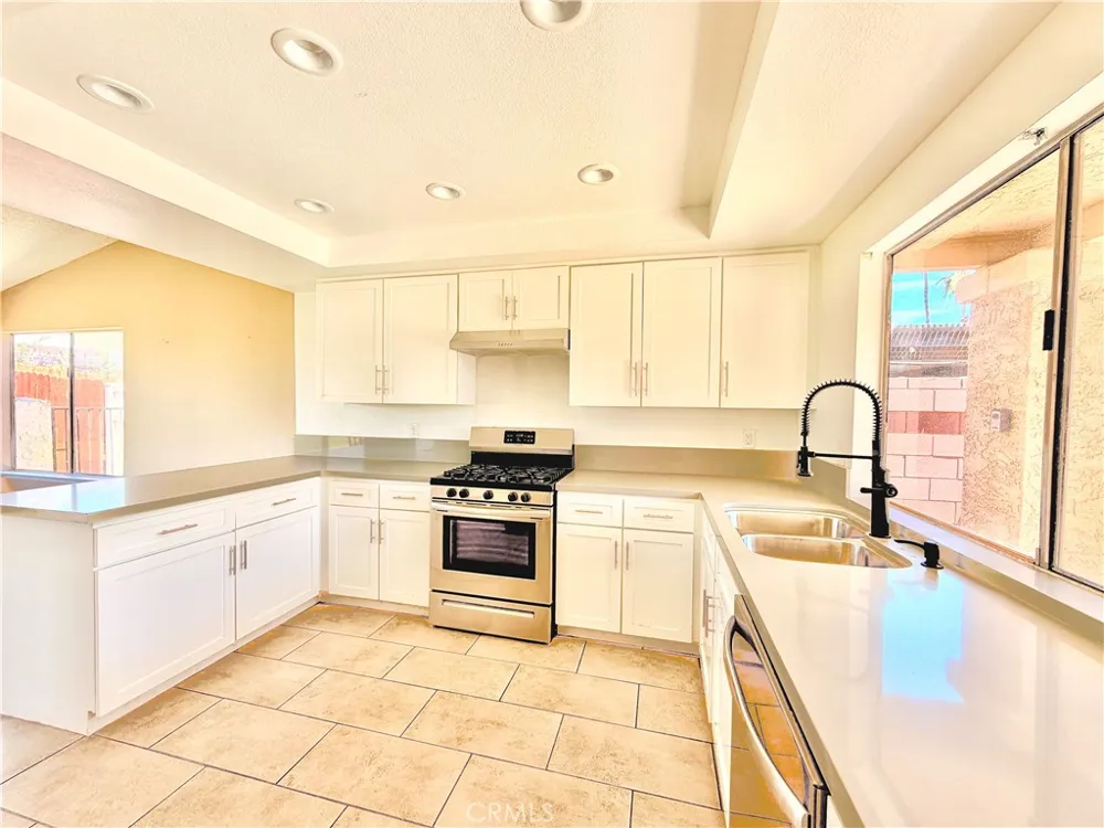 76946 Kentucky Palm Desert, CA 92211