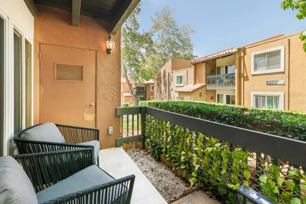 17141 W Bernardo Dr #105 San Diego, CA 92127