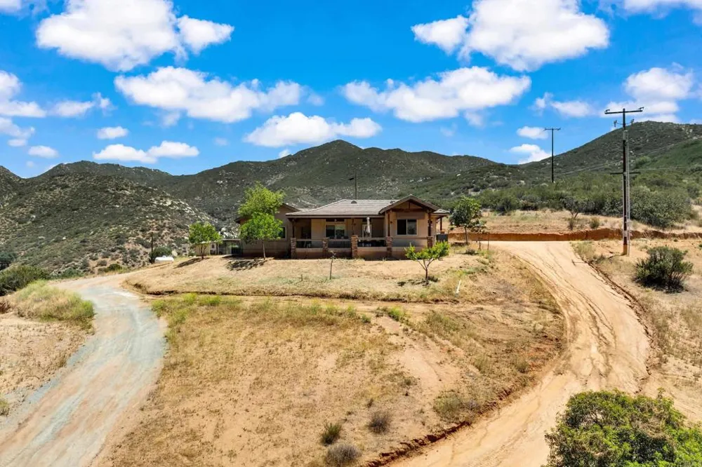 1661 Barrett Lake Road Dulzura, CA 91917