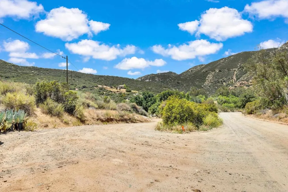 1661 Barrett Lake Road Dulzura, CA 91917