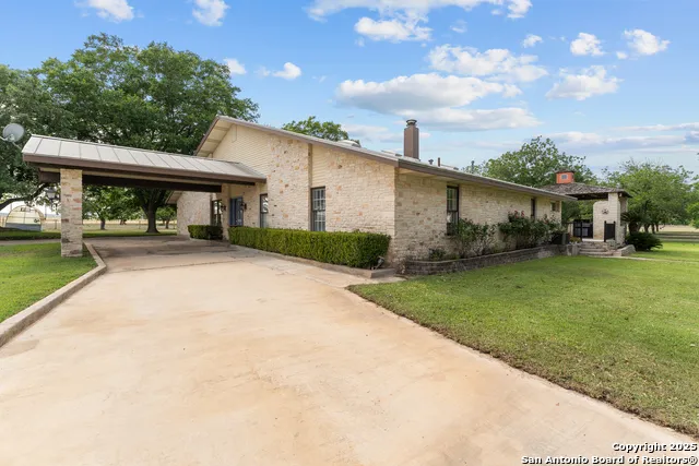 3590 County Road 4713 LaCoste, TX 78039