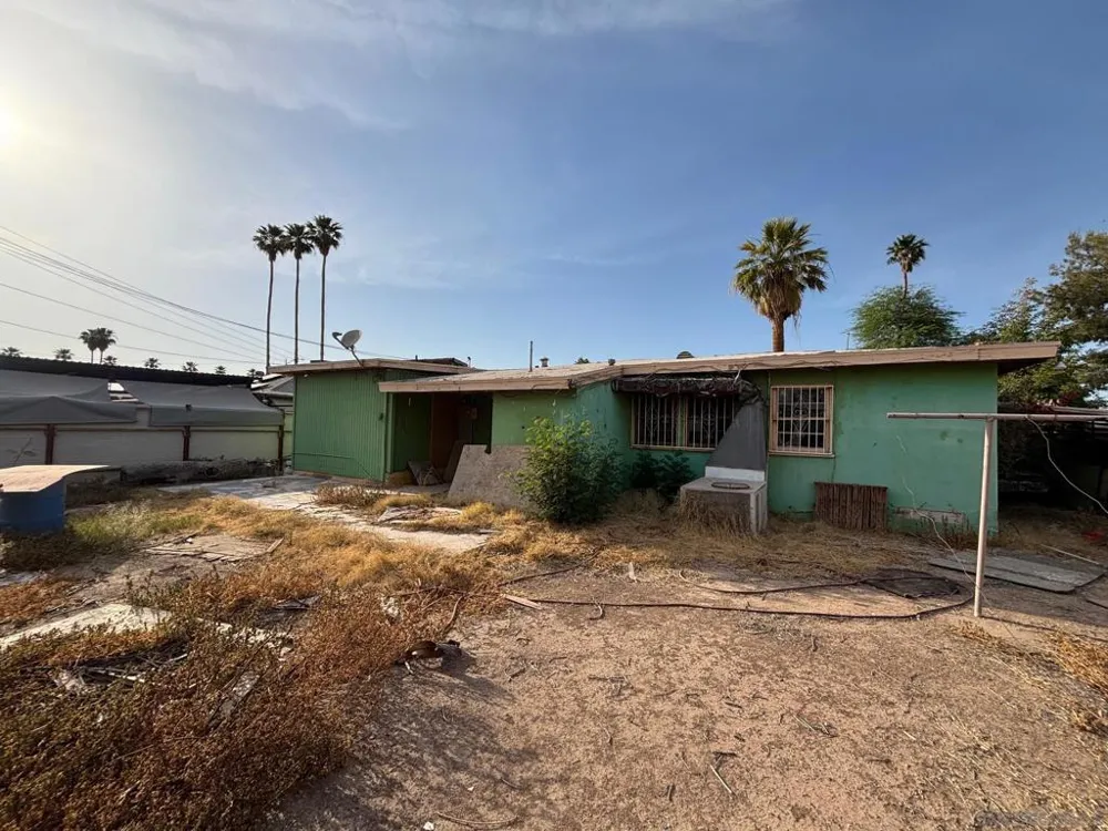 14 kincaid Calexico, CA 92231