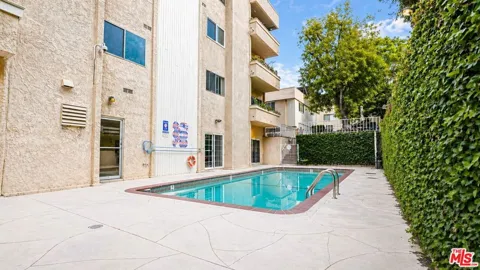 5139 Balboa Boulevard #12