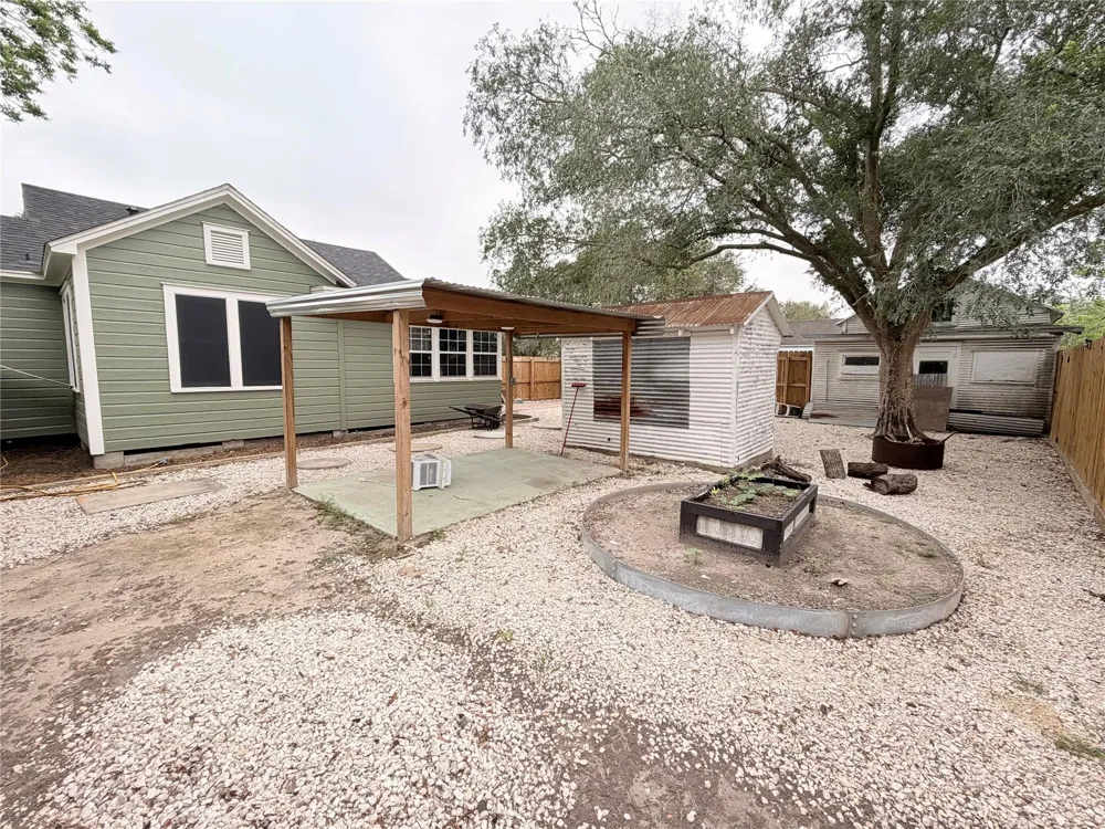 515 E Correll El Campo, TX 77437