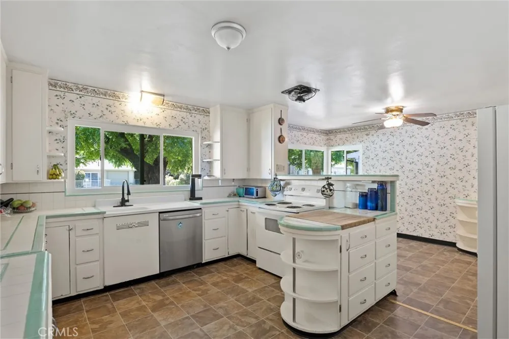 159 S Shasta Willows, CA 95988