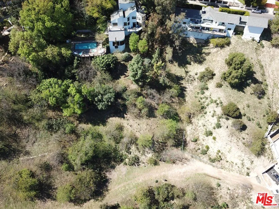 3905 Hopevale Drive Sherman Oaks, CA 91403