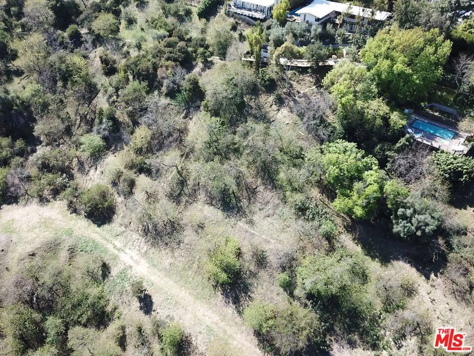 3895 Hopevale Drive Sherman Oaks, CA 91403