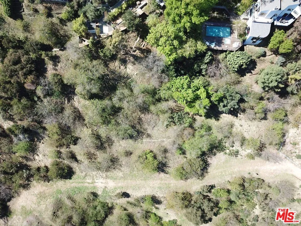 3895 Hopevale Drive Sherman Oaks, CA 91403