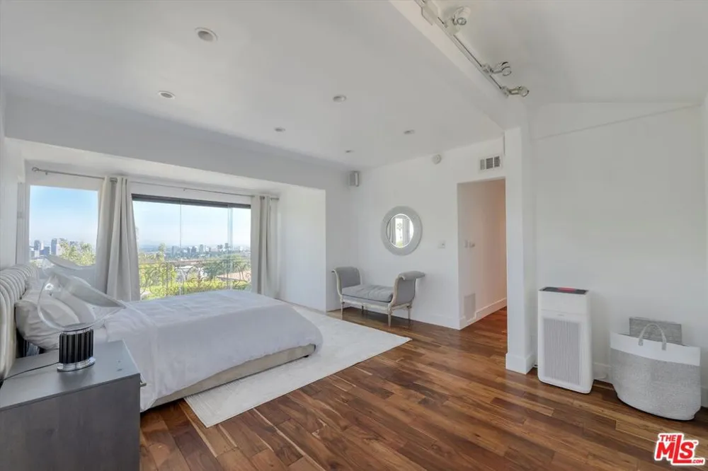 1300 Summitridge Drive Beverly Hills, CA 90210
