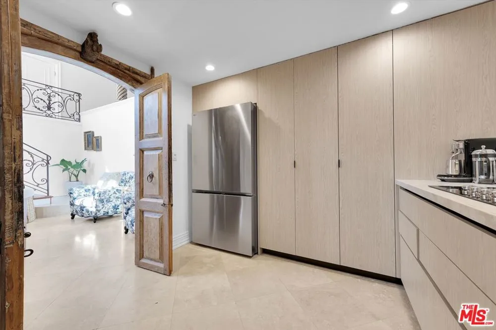 1300 Summitridge Drive Beverly Hills, CA 90210