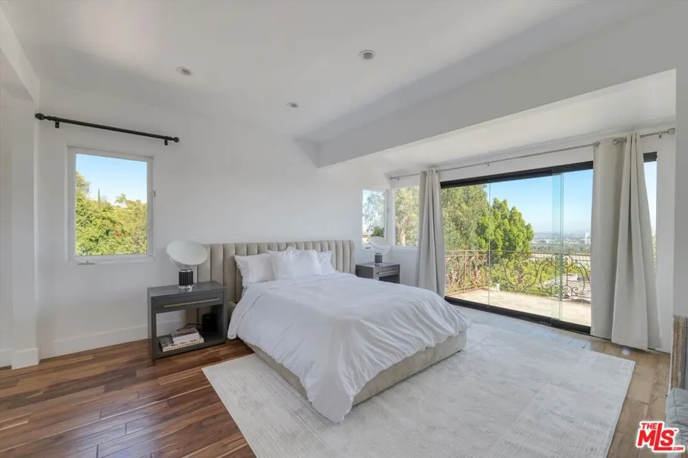 1300 Summitridge Drive Beverly Hills, CA 90210