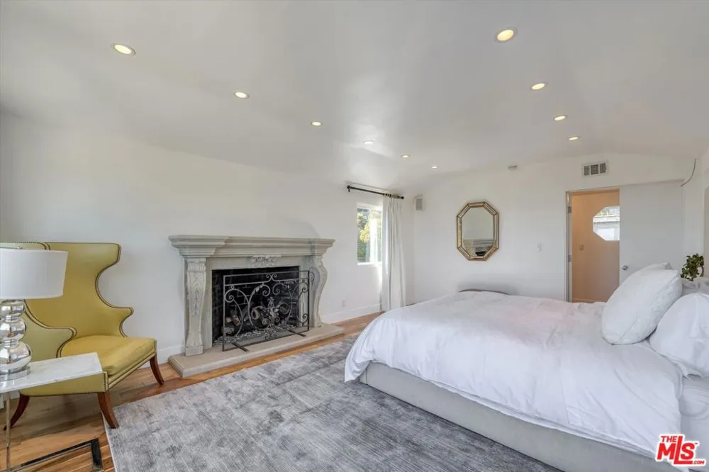 1300 Summitridge Drive Beverly Hills, CA 90210