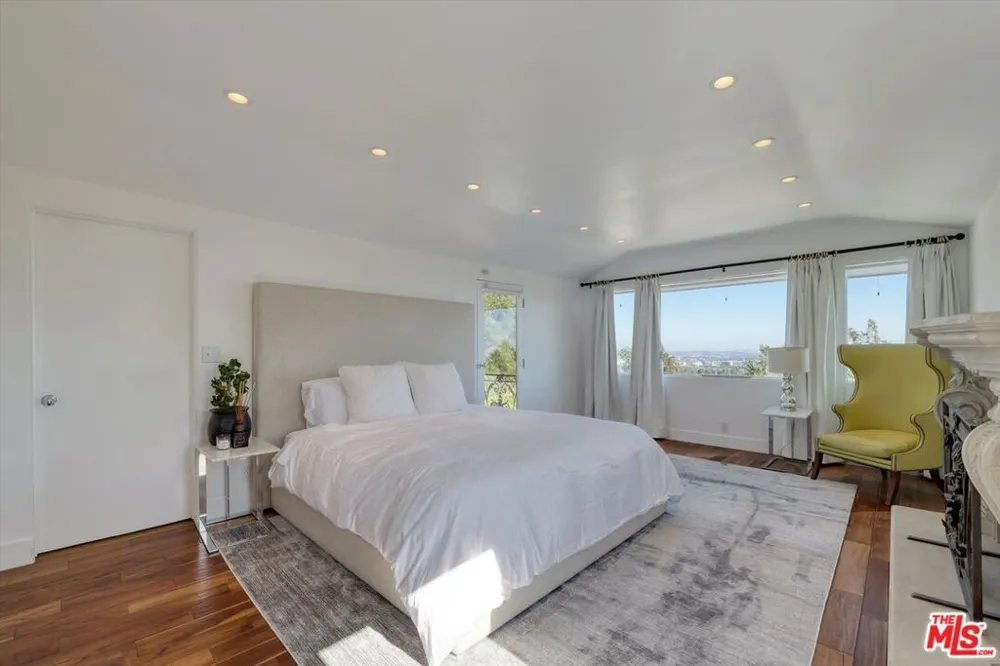 1300 Summitridge Drive Beverly Hills, CA 90210