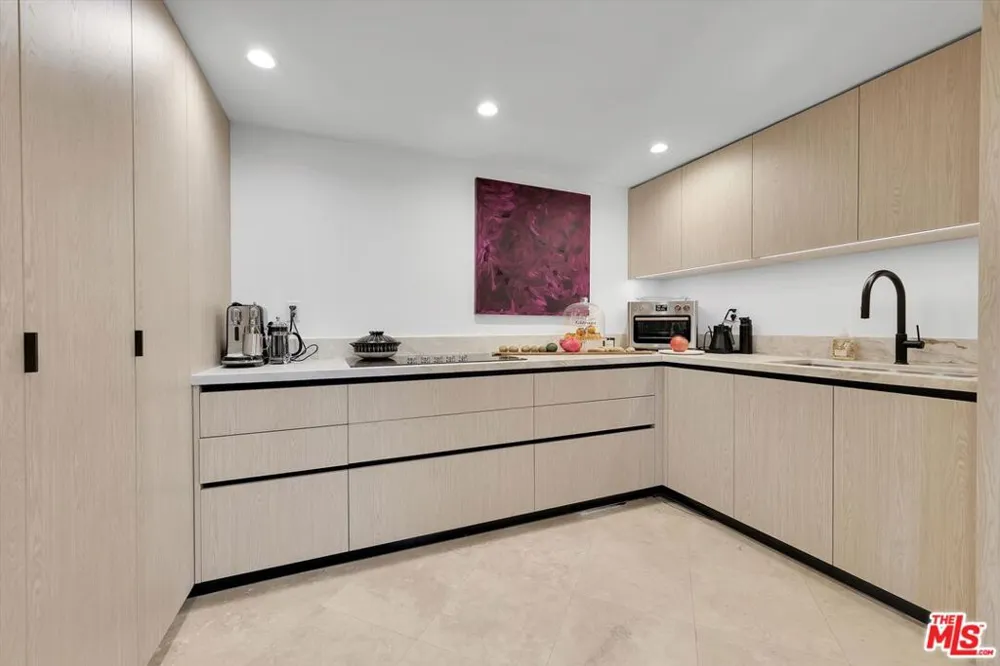 1300 Summitridge Drive Beverly Hills, CA 90210