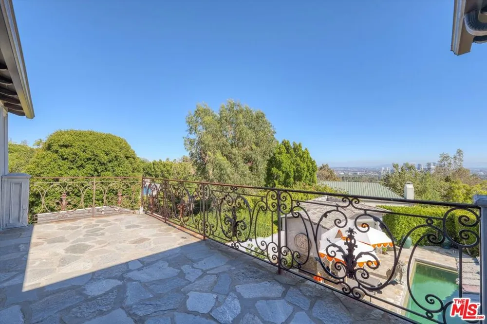 1300 Summitridge Drive Beverly Hills, CA 90210