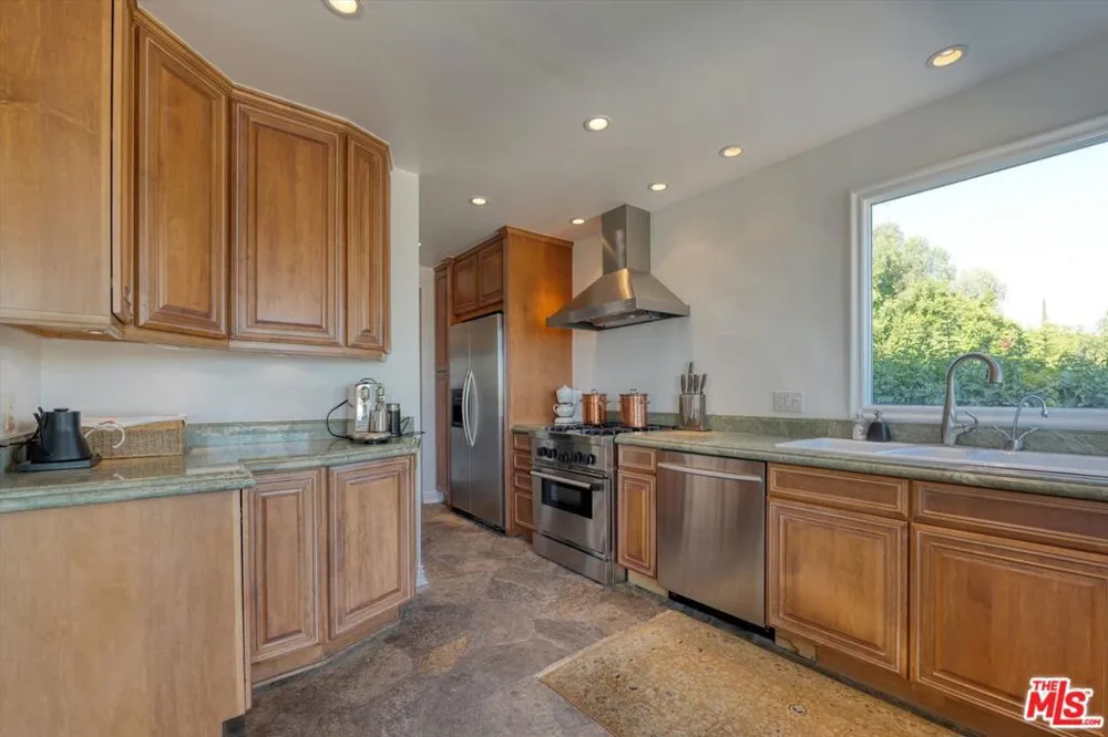 1300 Summitridge Drive Beverly Hills, CA 90210