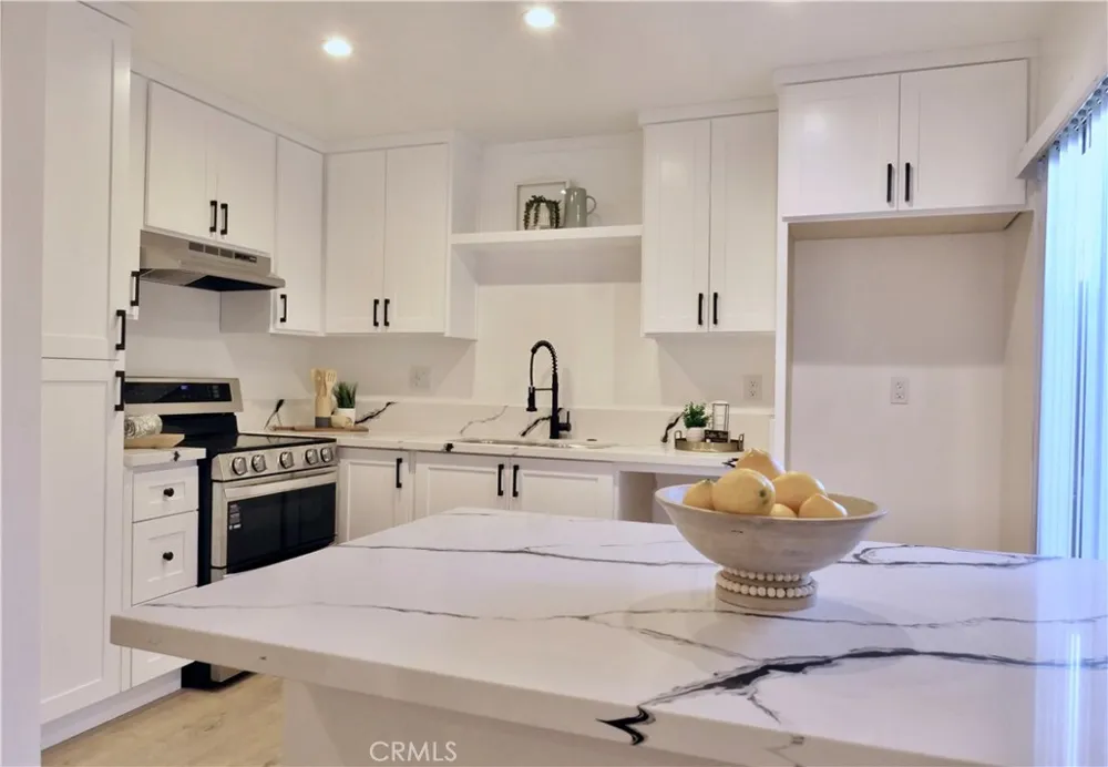 7300 Lennox #J3 Van Nuys, CA 91405