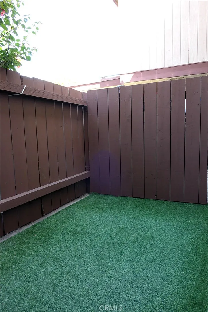 7300 Lennox #J3 Van Nuys, CA 91405