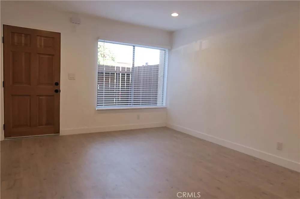 7300 Lennox #J3 Van Nuys, CA 91405