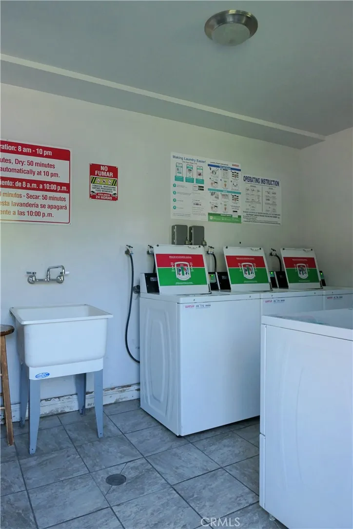 7300 Lennox #J3 Van Nuys, CA 91405