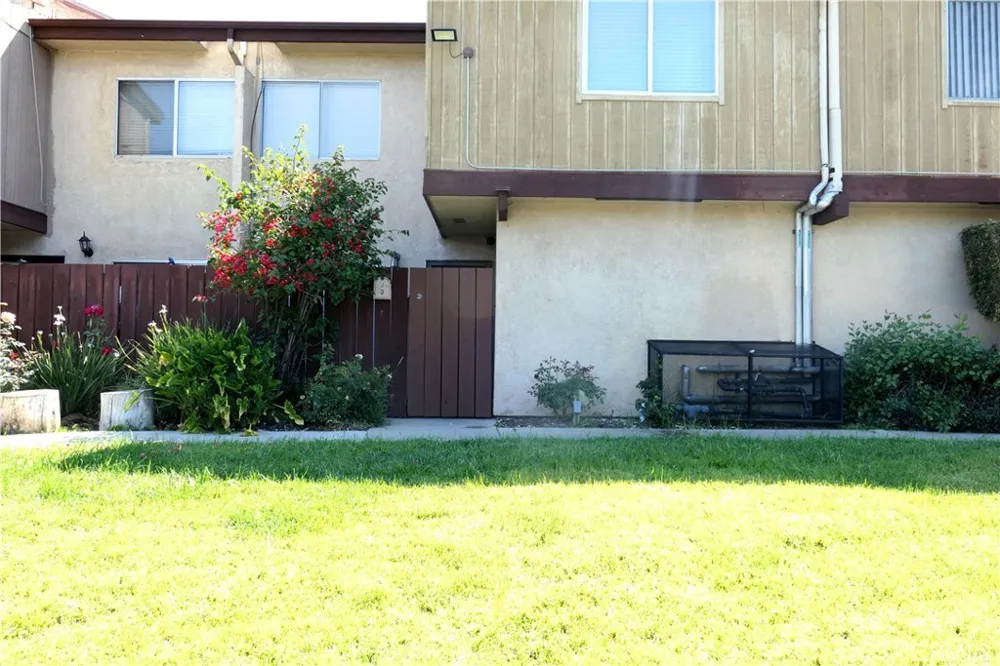 7300 Lennox #J3 Van Nuys, CA 91405