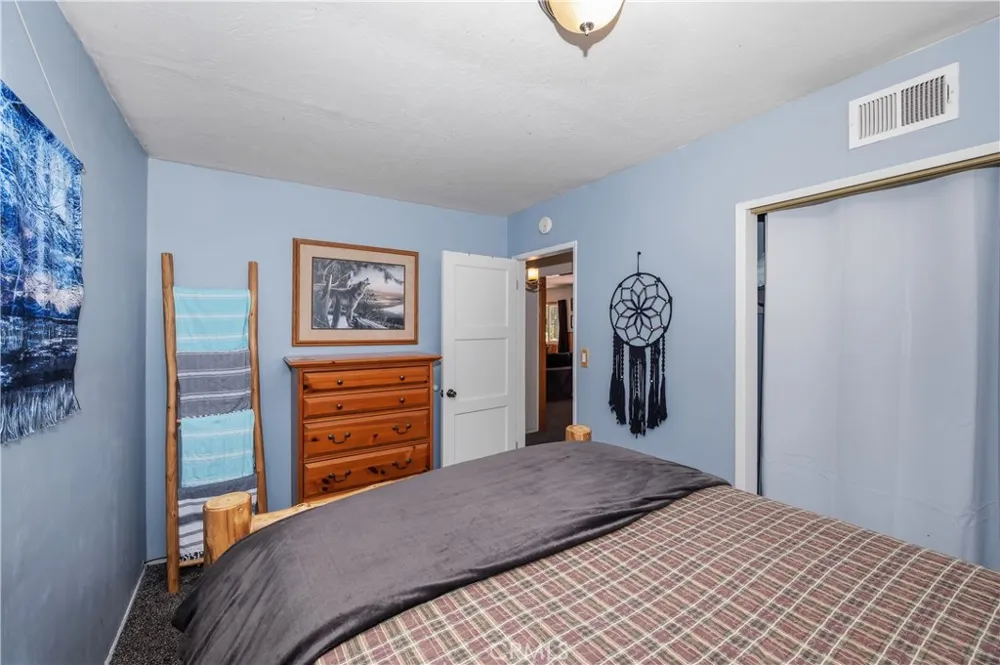 1099 Canyon Fawnskin, CA 92333