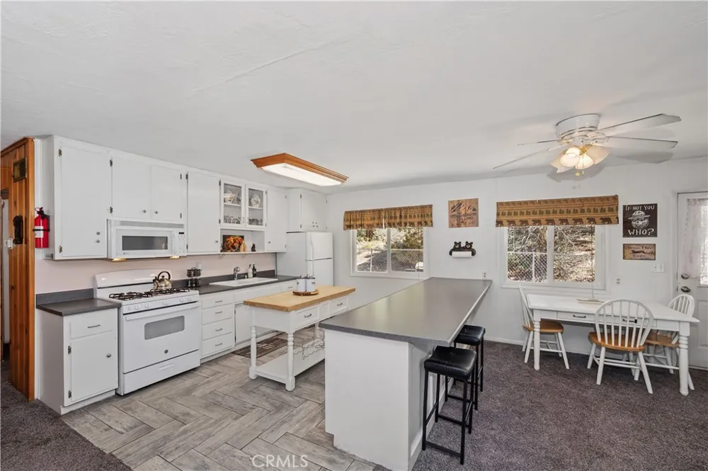 1099 Canyon Fawnskin, CA 92333
