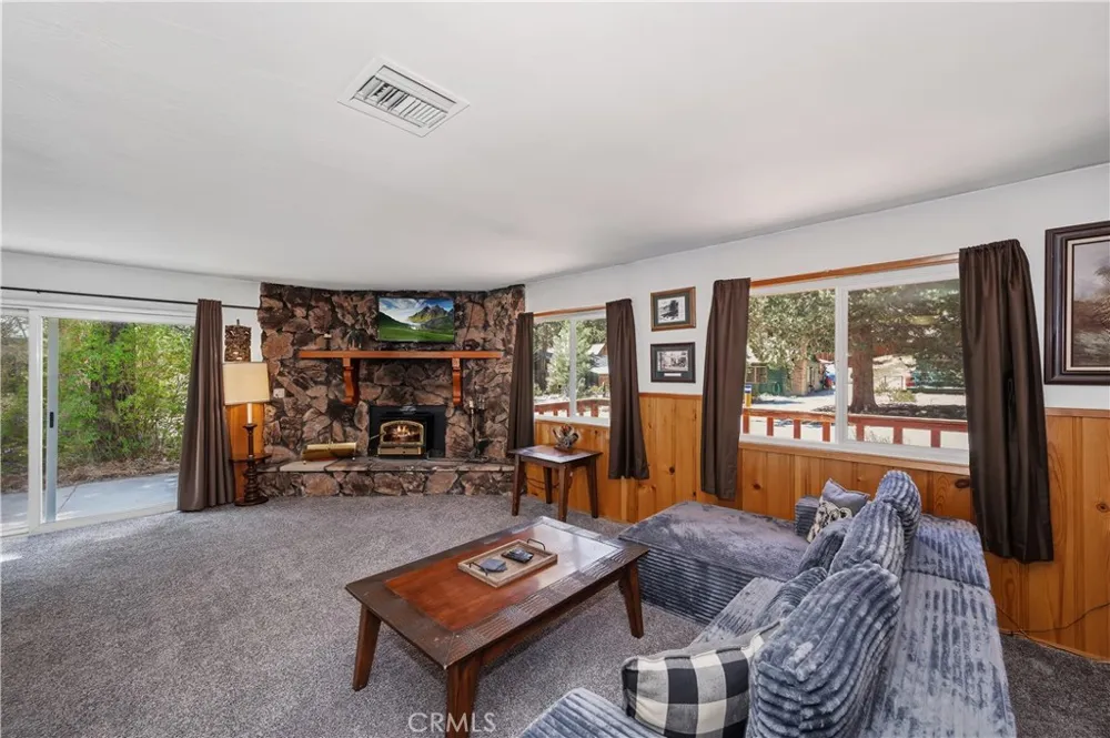 1099 Canyon Fawnskin, CA 92333