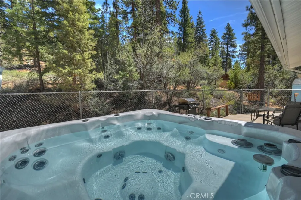 1099 Canyon Fawnskin, CA 92333