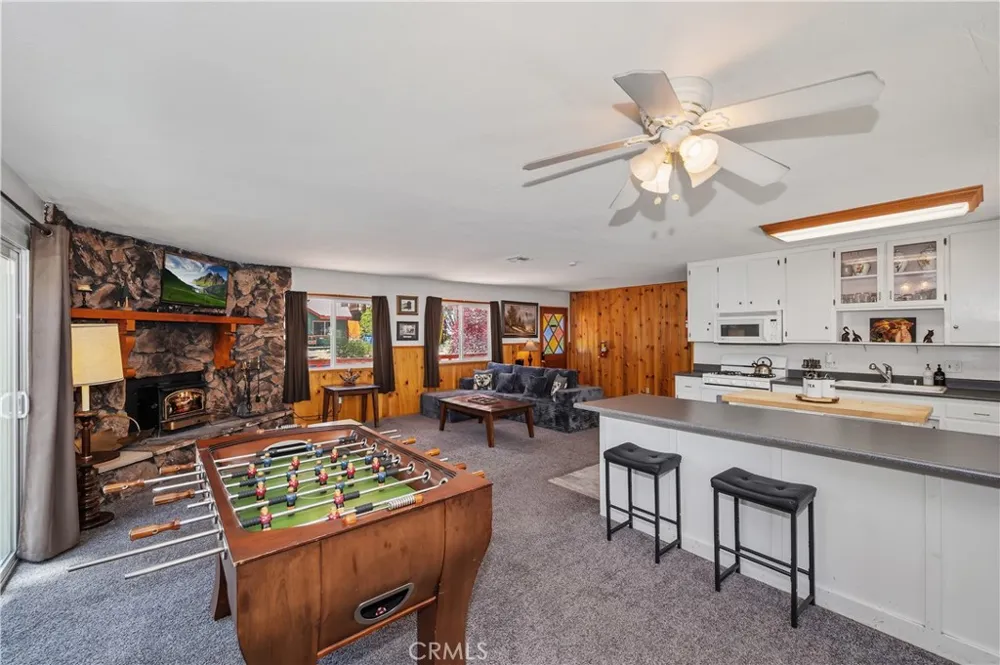 1099 Canyon Fawnskin, CA 92333