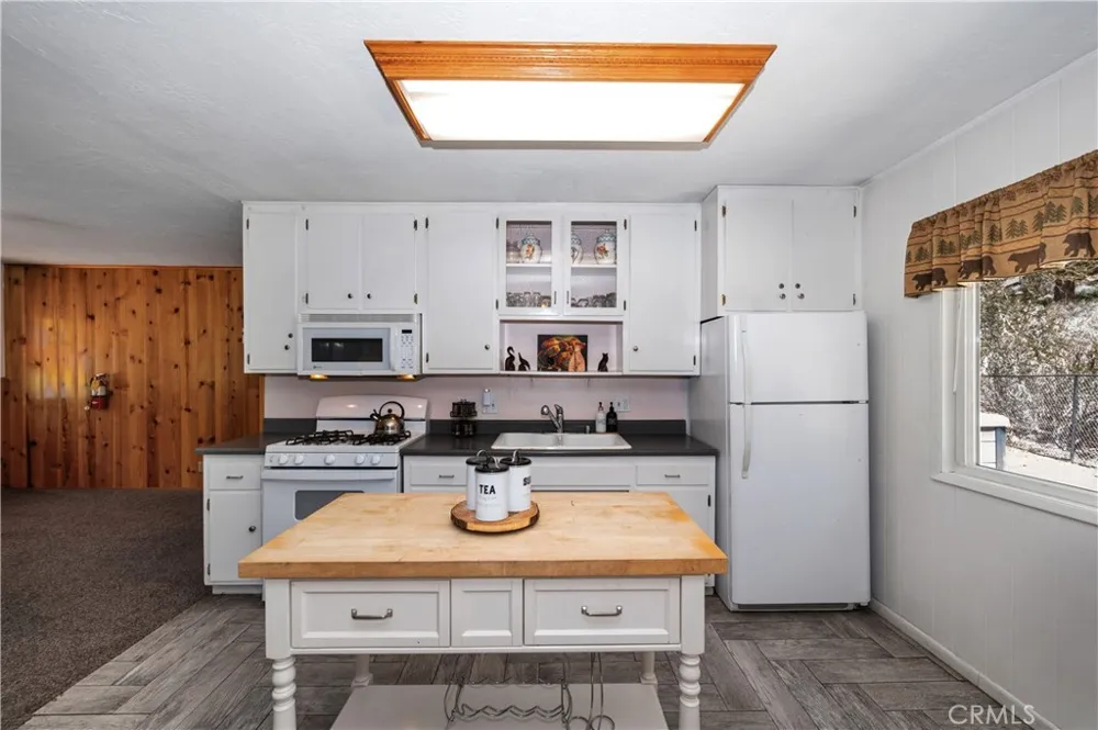 1099 Canyon Fawnskin, CA 92333