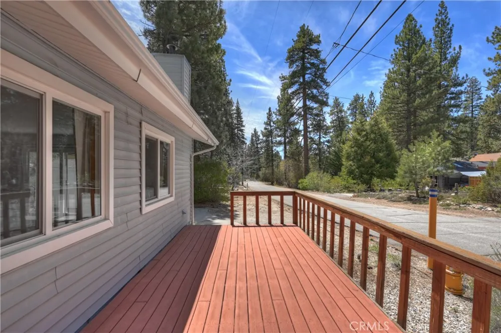 1099 Canyon Fawnskin, CA 92333