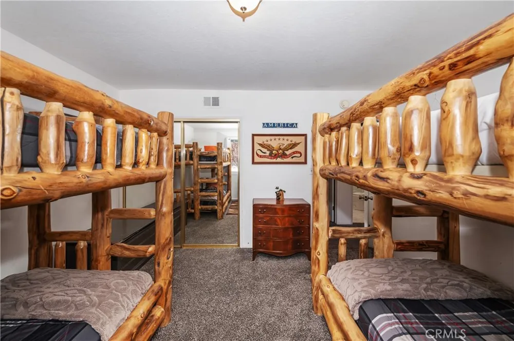 1099 Canyon Fawnskin, CA 92333