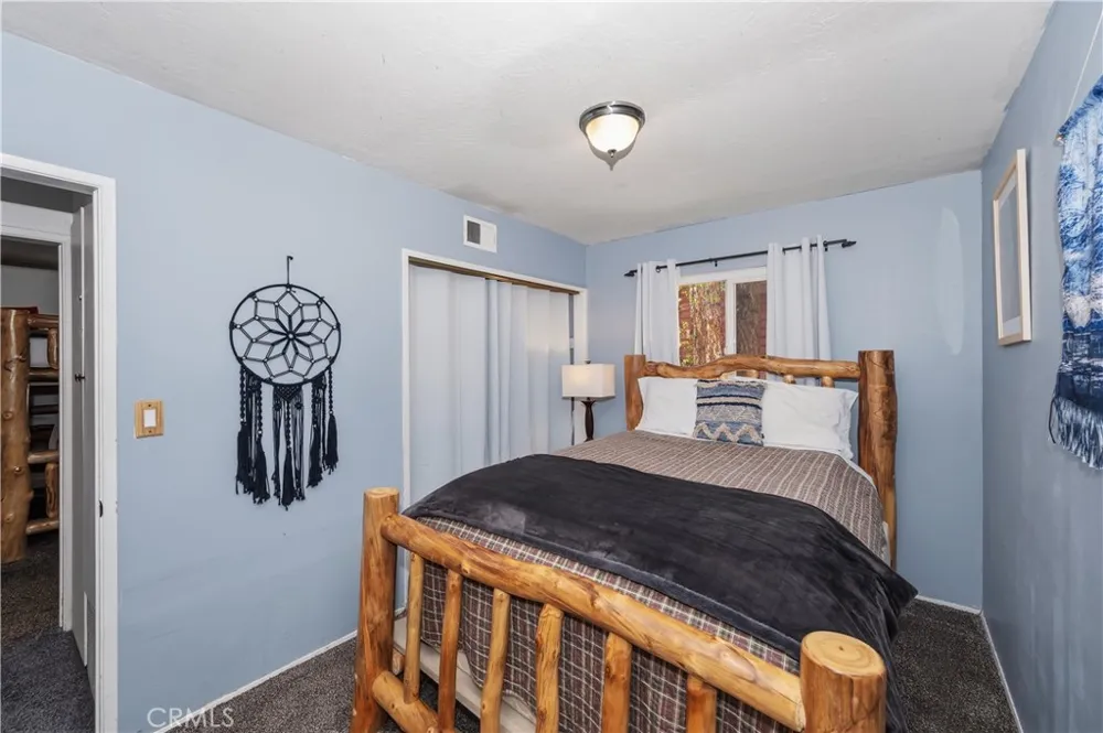 1099 Canyon Fawnskin, CA 92333