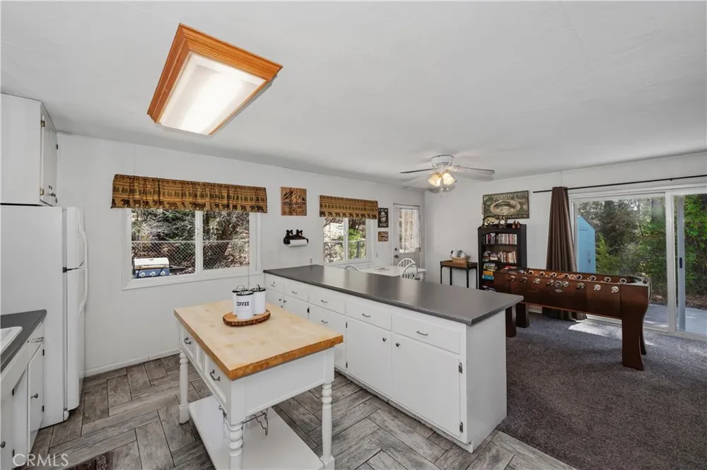 1099 Canyon Fawnskin, CA 92333