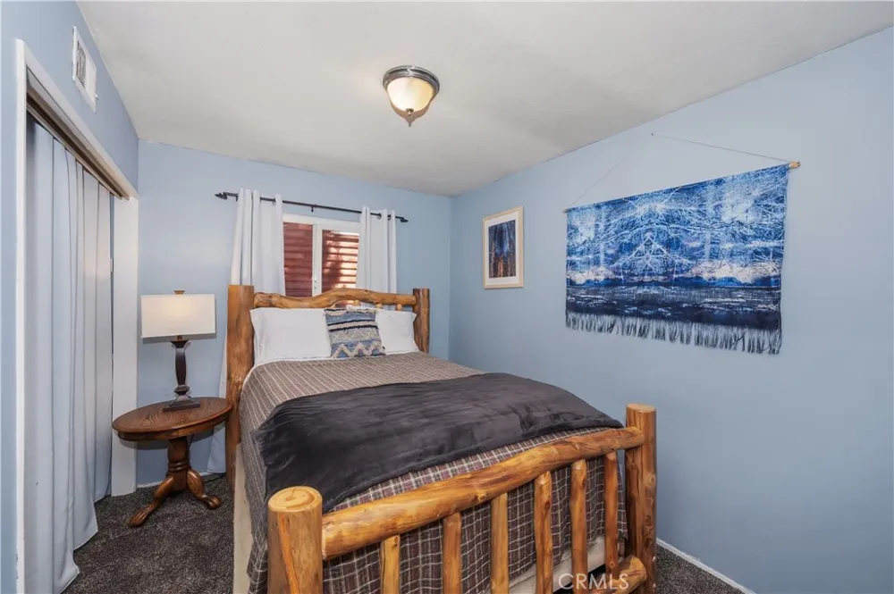 1099 Canyon Fawnskin, CA 92333