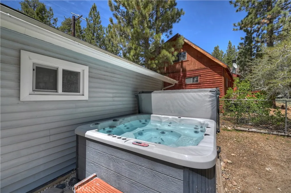 1099 Canyon Fawnskin, CA 92333