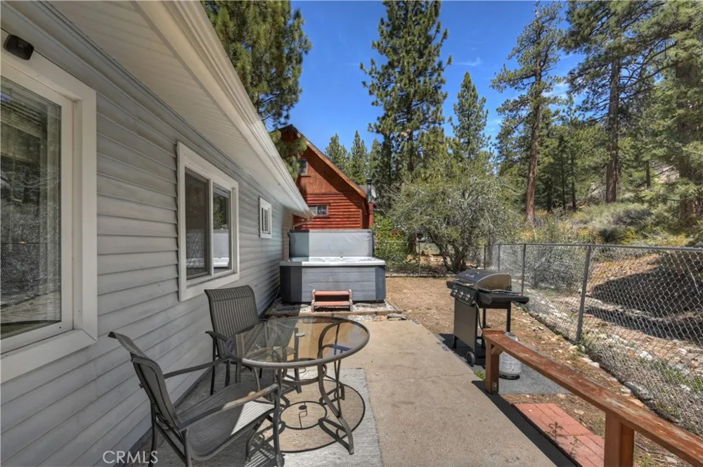 1099 Canyon Fawnskin, CA 92333