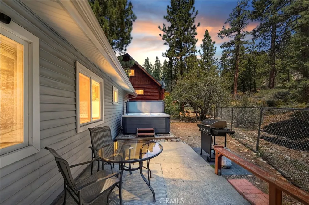 1099 Canyon Fawnskin, CA 92333
